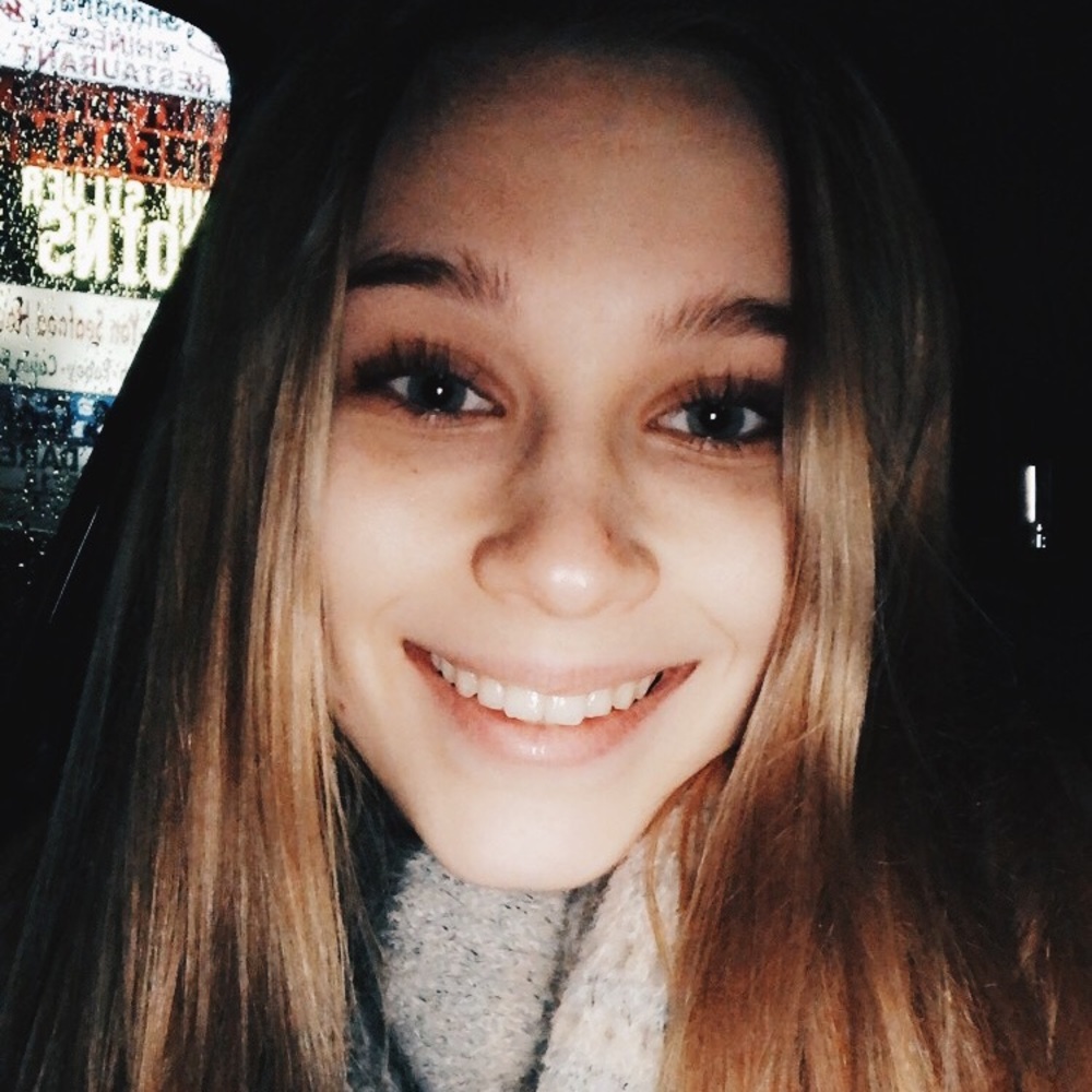 Meet your Posher ⚡️Leah⚡️
